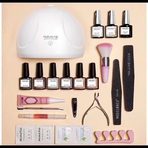 Gel nail starter kit with UV light and 6 shades